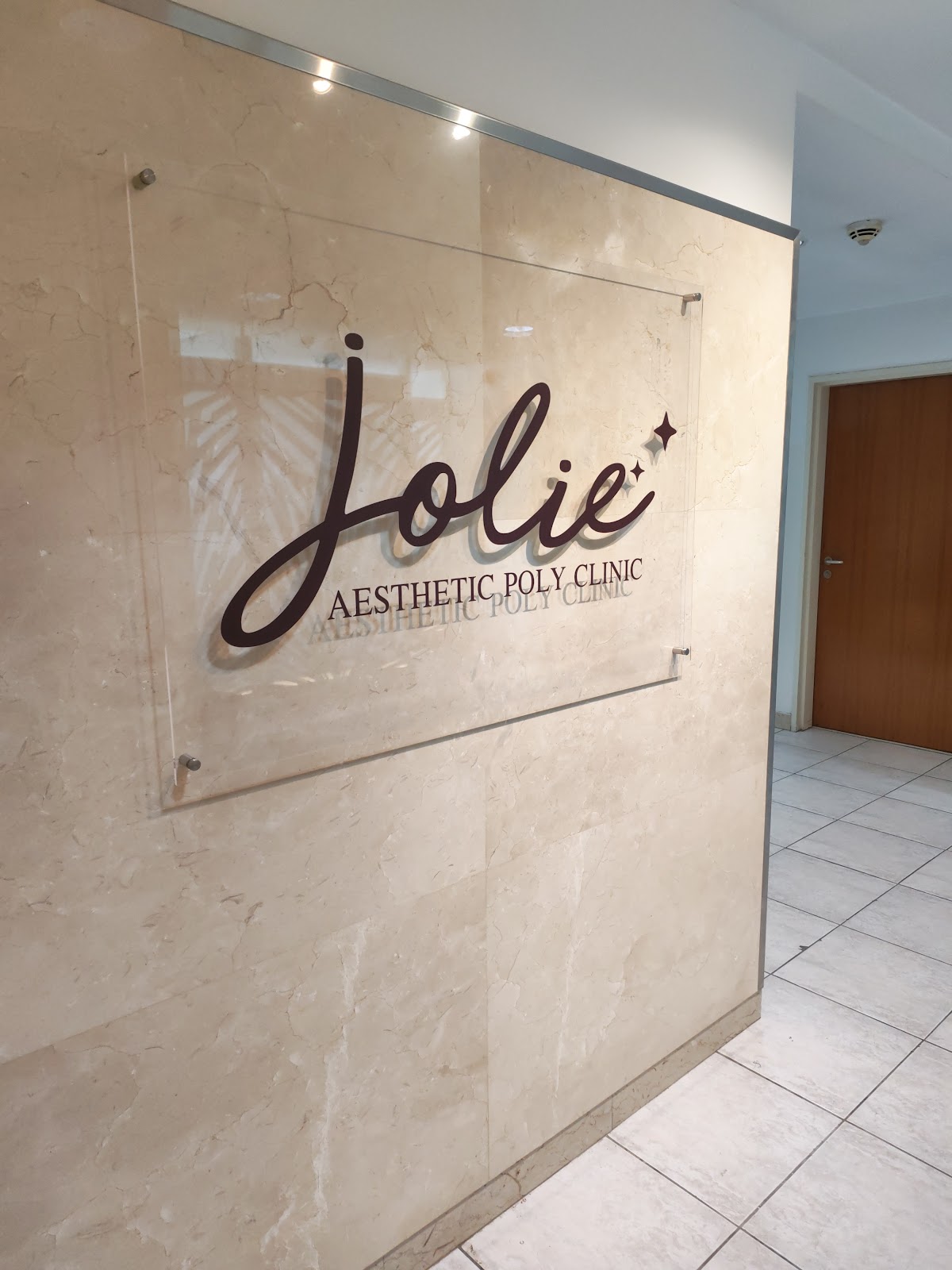 Jolie Clinic 2