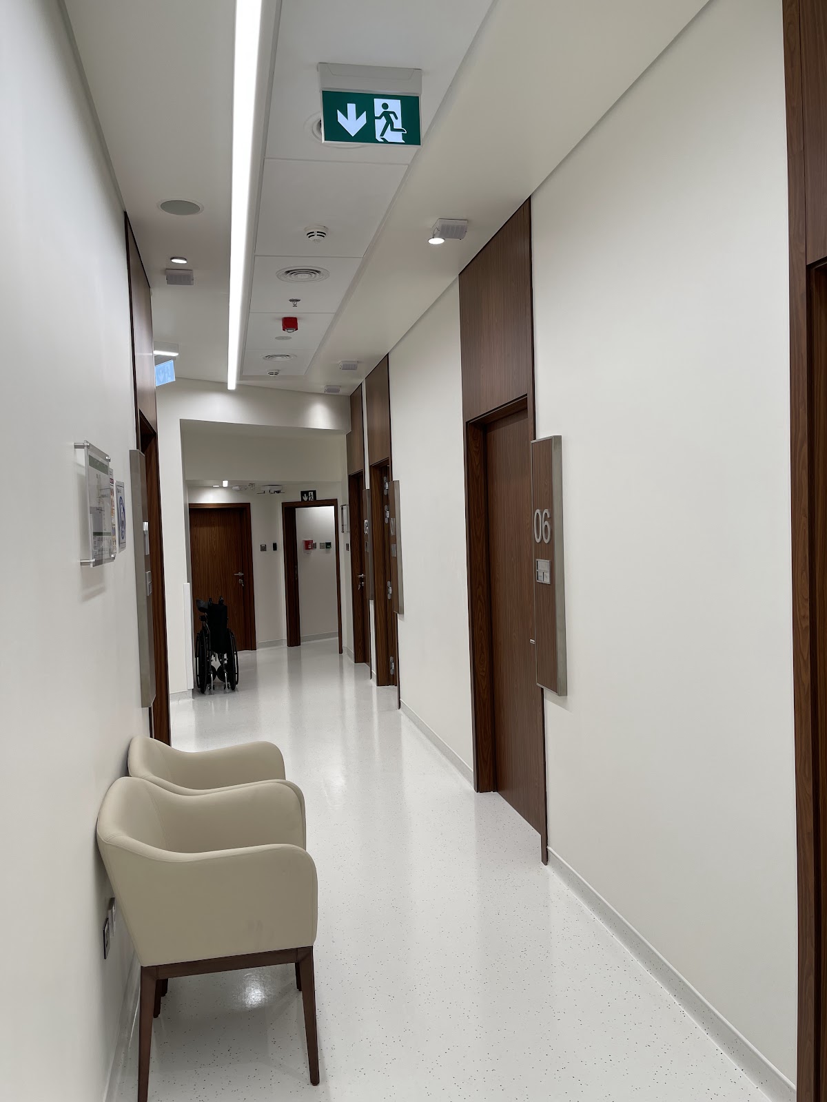 𝐀𝐞𝐬𝐭𝐡𝐞𝐭𝐢𝐜𝐬 𝐛𝐲 𝐊𝐢𝐧𝐠'𝐬 𝐂𝐨𝐥𝐥𝐞𝐠𝐞 𝐇𝐨𝐬𝐩𝐢𝐭𝐚𝐥 𝐋𝐨𝐧𝐝𝐨𝐧 𝐃𝐮𝐛𝐚𝐢 4