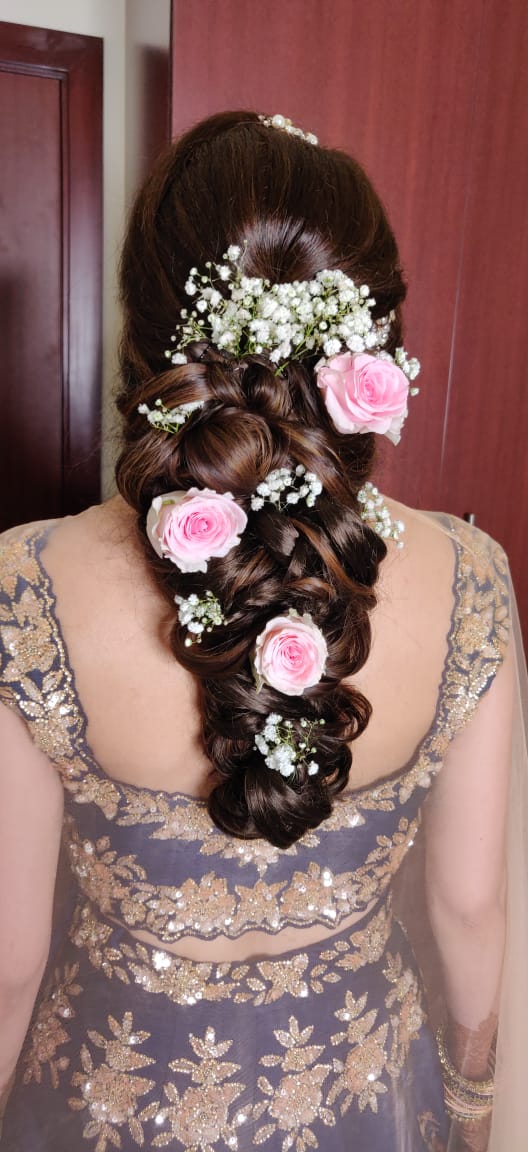 Koshaa Vora blushes n curls