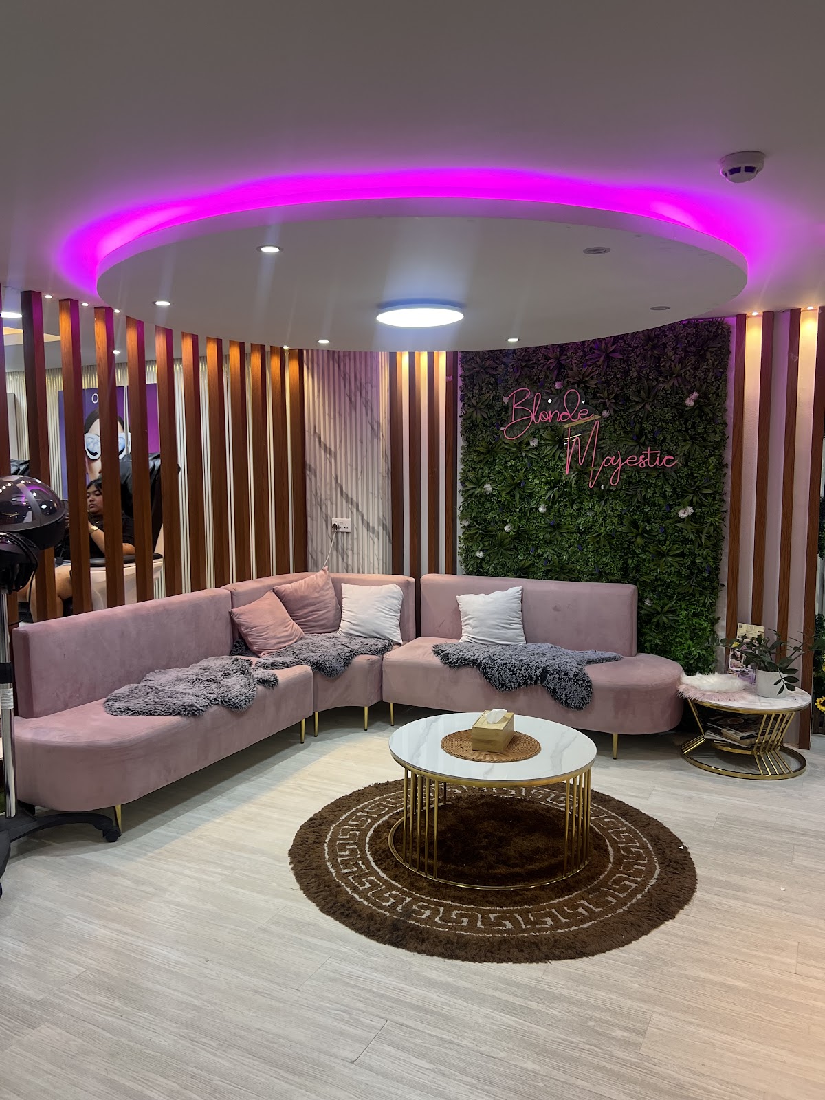 Blonde Majestic Ladies Salon