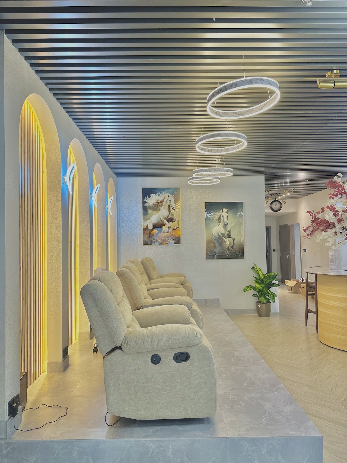 Peaky Queen Beauty Salon - Marina