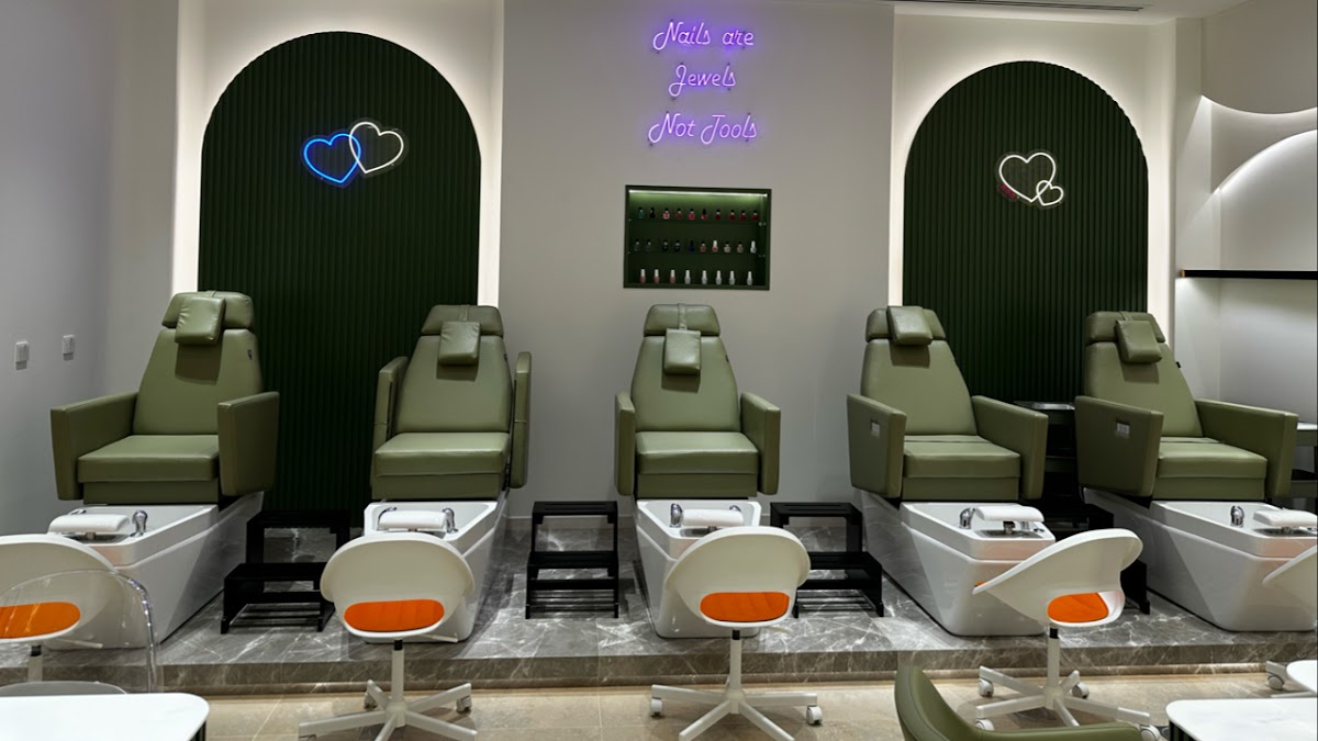 Happy Nails & Hair Beauty Salon