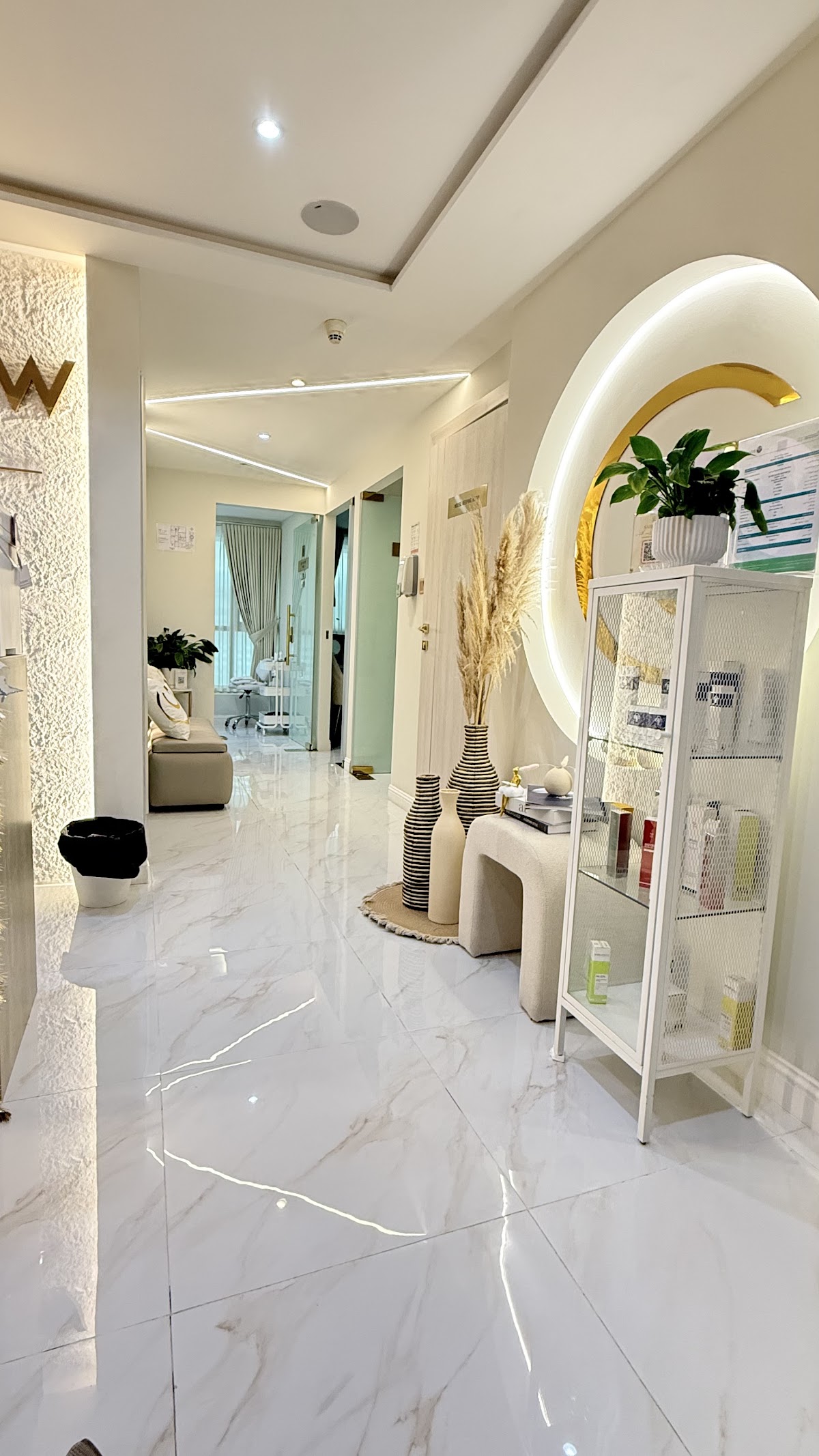 Glam Glow Aesthetic Clinic LLC 3