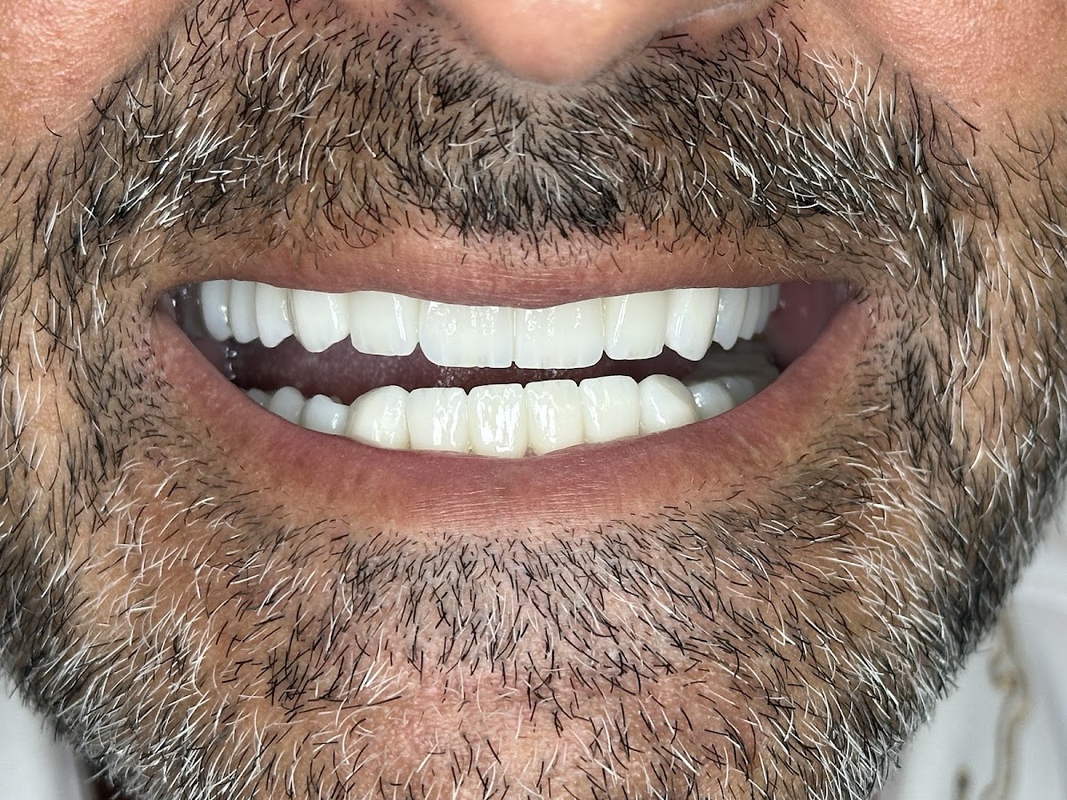 Saphire Dent Clinic Dubai | عيادة سفير دنت لطب الأسنان 3